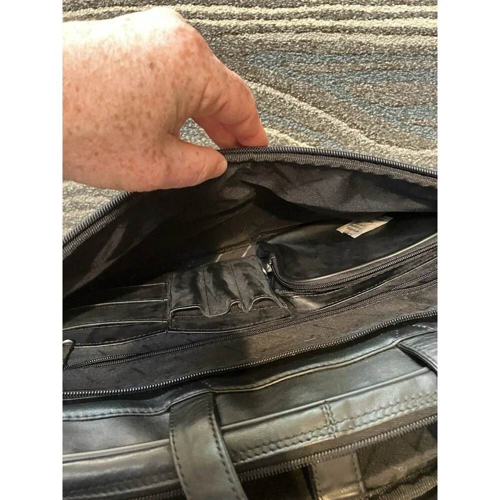 Samsonite excellent missing